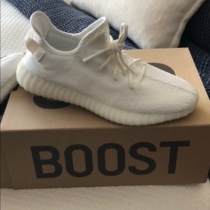 YEEZY BOOST 350 V2 TRIPLE WHITE Brand New
